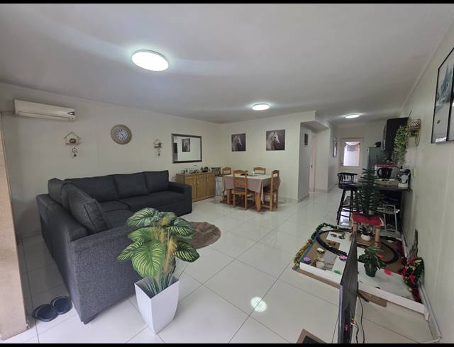 1 BEDROOM APARTMENT FOR SALE IN UMHLANGA RIDGE